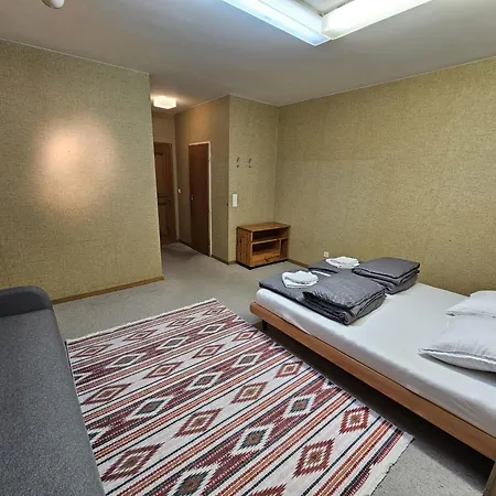 Casa de hóspedes Privat Zimmer, Privat Wc, Shared Dusche In Altstadt Chur, Saturn