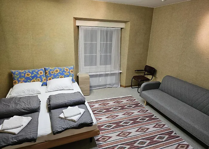 Privat Zimmer, Privat Wc, Shared Dusche In Altstadt Chur, Saturn 3* Chur