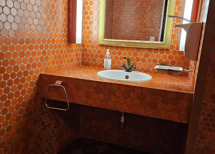 Privat Zimmer, Privat Wc, Shared Dusche In Altstadt Chur, Saturn