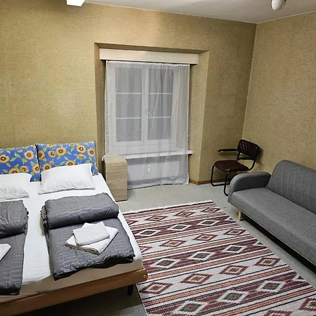 Saturn - Private With Private Toilet - Shared Kitchen And Shower - Old Town 3* Coira