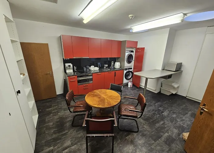 게스트하우스 Privat Zimmer, Privat Wc, Shared Dusche In Altstadt Chur, Saturn 3*